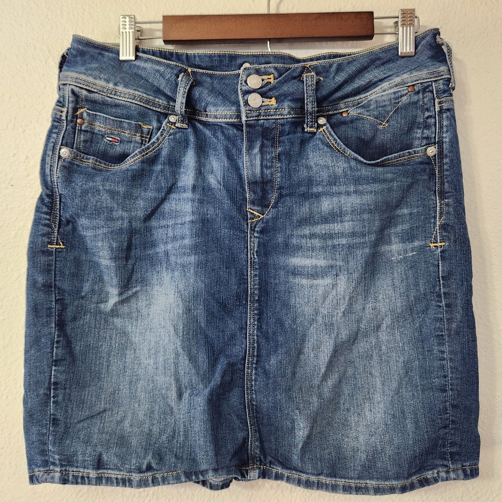 Y2K Tommy Hilfiger Denim Skirt Size 7 medium wash